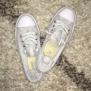 Converse like new sneakers